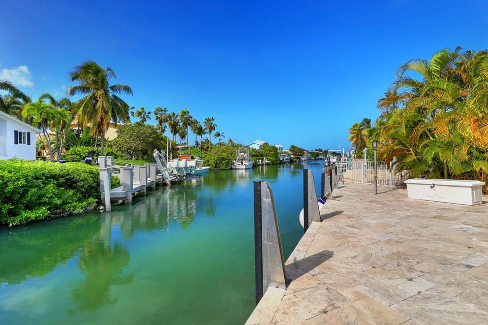 Waterfront Luxury Home with Pool and Boat Dock House in Key Colony Beach