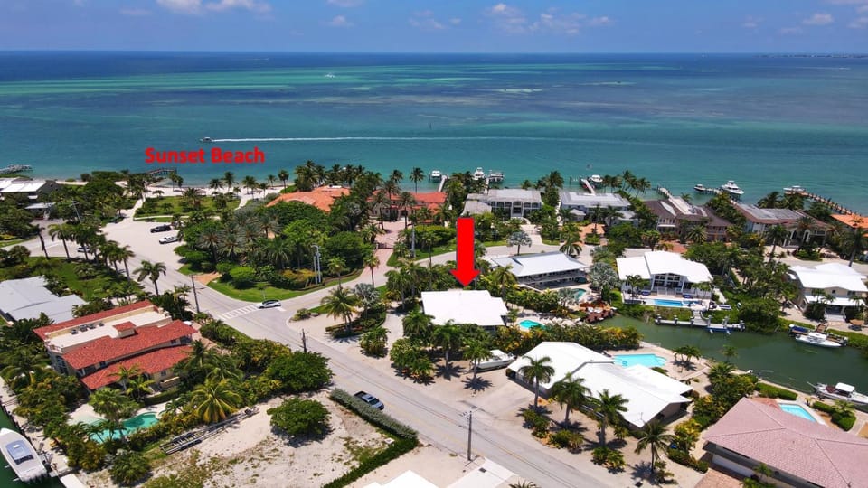 Waterfront Luxury Home with Pool and Boat Dock House in Key Colony Beach