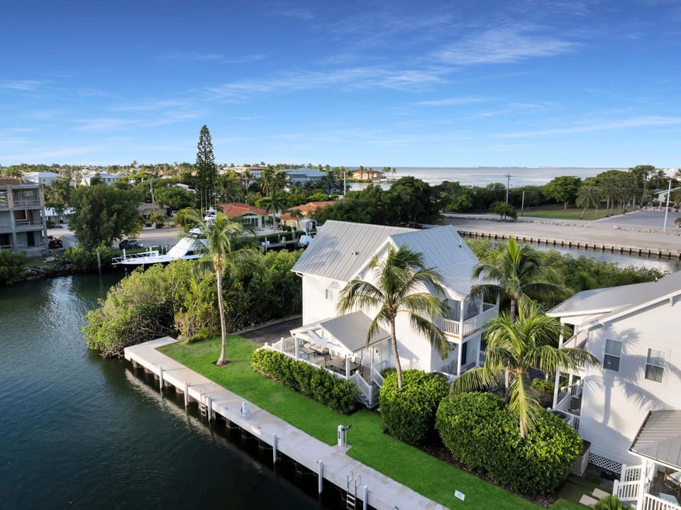The Point at Coral Lagoon, Rare End of Canal Single House in Key Colony Beach
