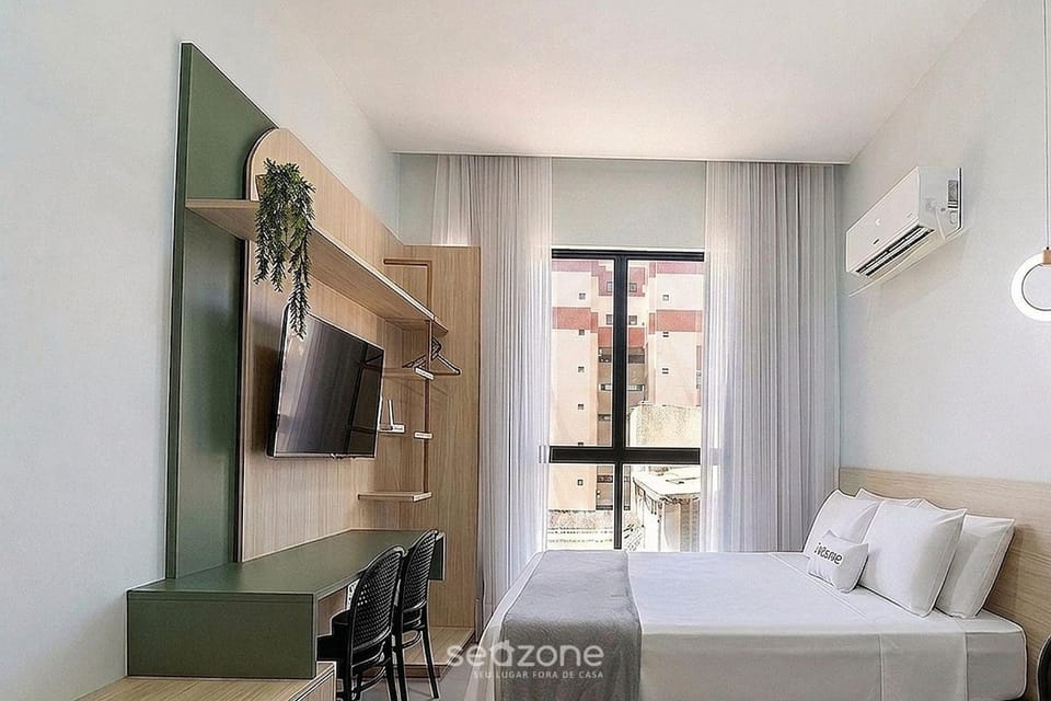 Bed, TV and multimedia, Bedroom