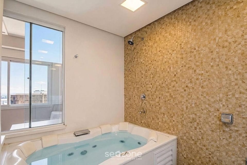 Hot Tub, Bathroom