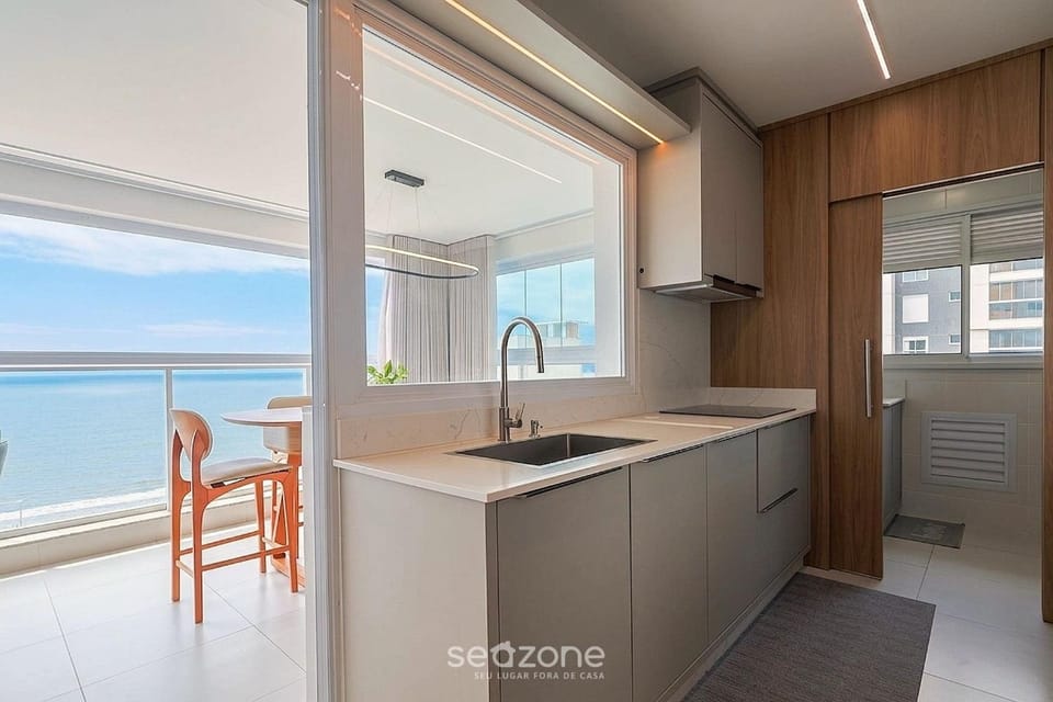 Kitchen or kitchenette, Sea view