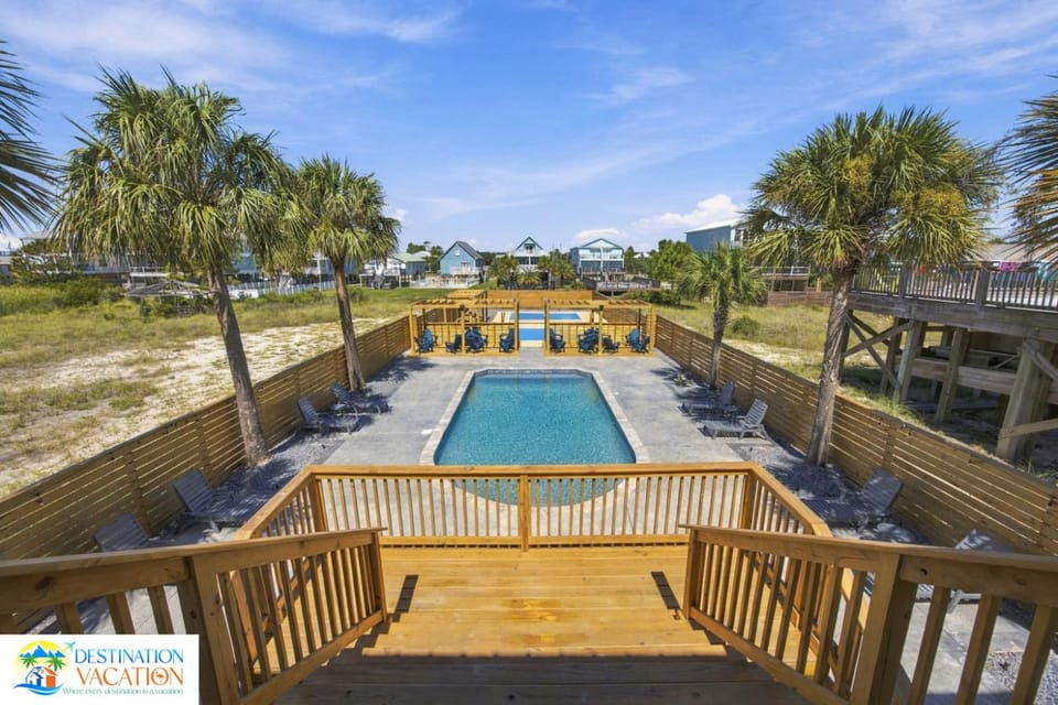 8BR Beach House Heated Pool Pickleball Apartment in West Beach