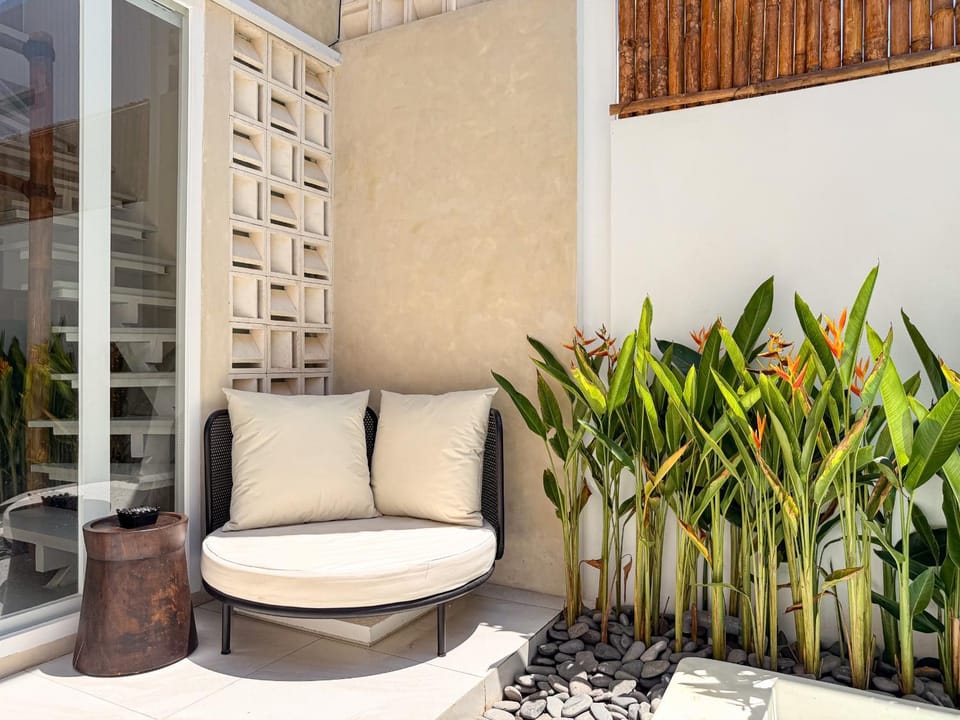 Day, Garden, Balcony/Terrace, Seating area