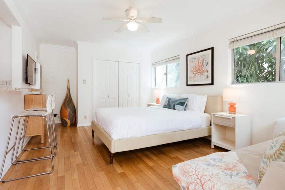 Amazing studio across from the beach wparking permit Apartment in Santa Monica