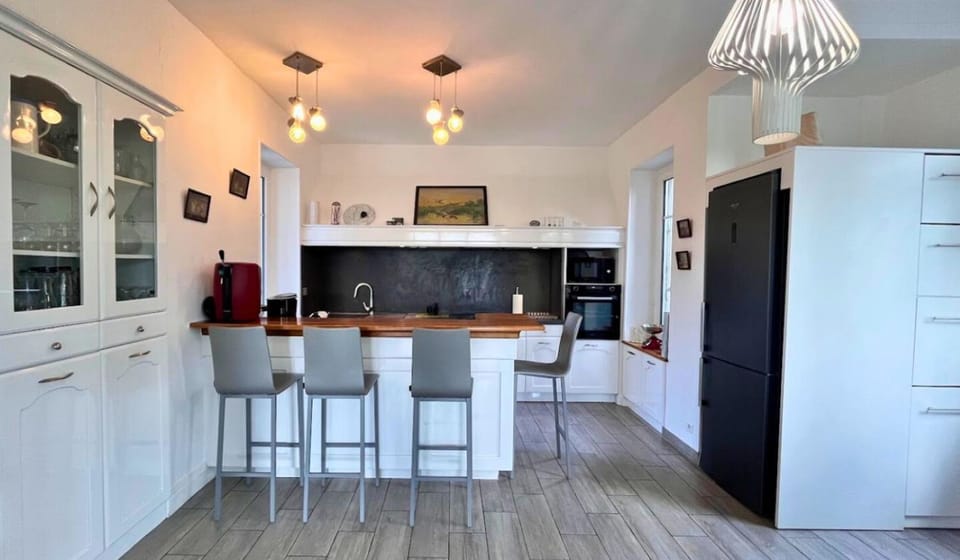 Coffee/tea facilities, Kitchen or kitchenette, Communal kitchen, dishwasher, microwave, oven, stove