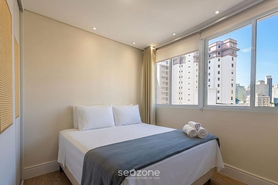 Bedroom, City view