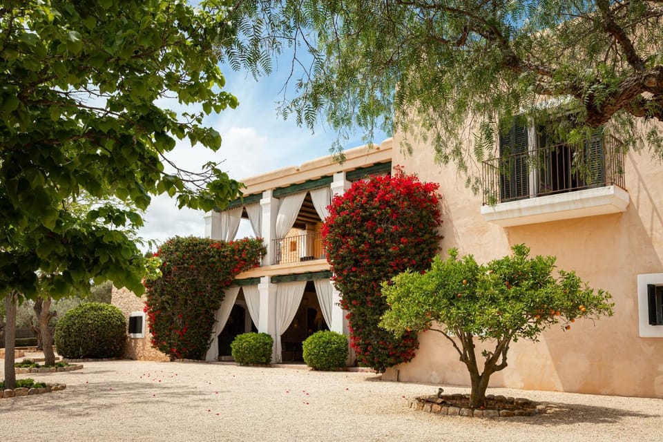 Property building, Facade/entrance, Off site