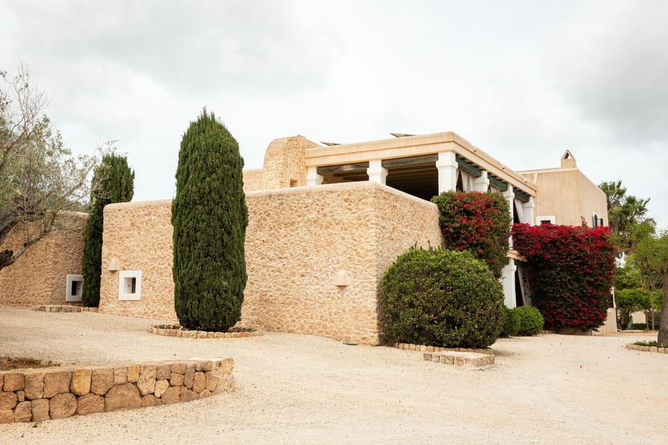 Property building, Facade/entrance, Off site