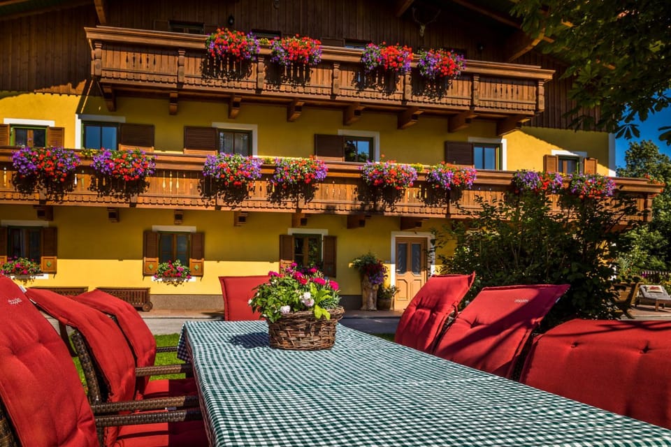 Property building, Patio, Balcony/Terrace