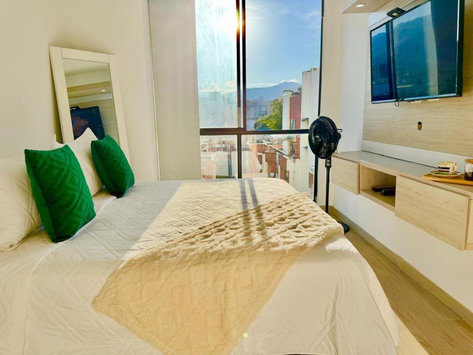 Bed, TV and multimedia, room service