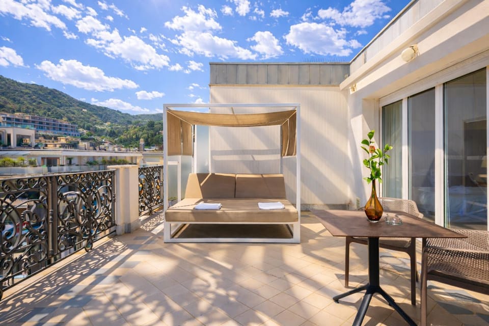 Day, Natural landscape, View (from property/room), Balcony/Terrace, Living room, Seating area, Mountain view