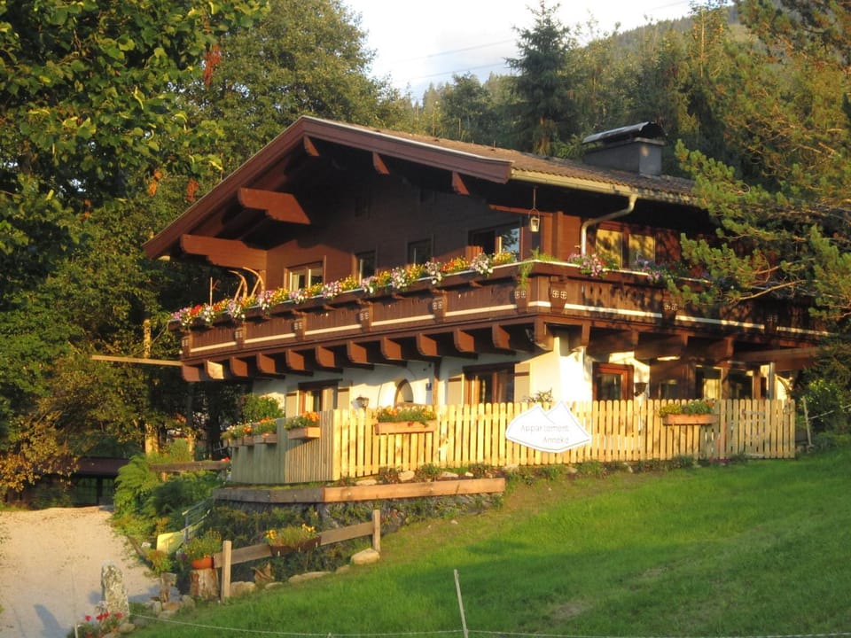 Facade/entrance, Bird's eye view, BBQ facilities, Garden, Balcony/Terrace, Garden view, Mountain view, Family