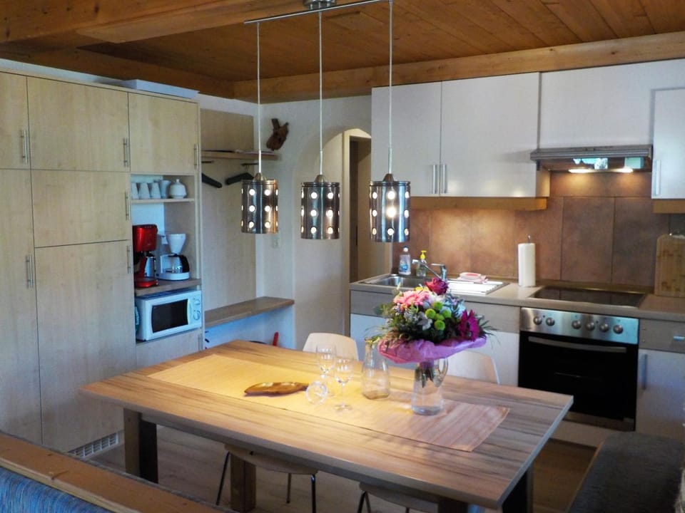 Coffee/tea facilities, Kitchen or kitchenette, Photo of the whole room, Dining area