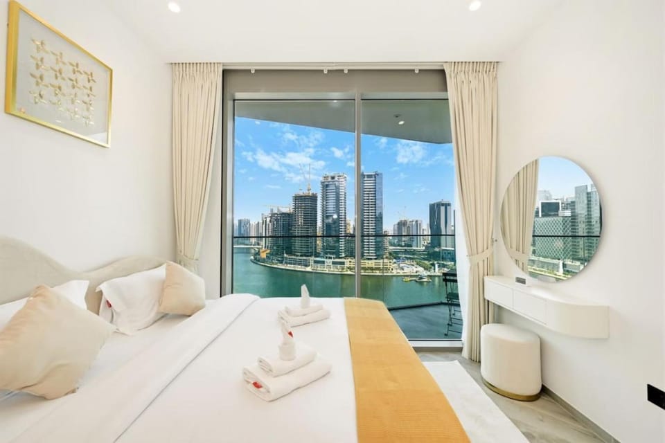 Skyline Luxe 1BR Peninsula 3 Padel courts Apartment in Dubai