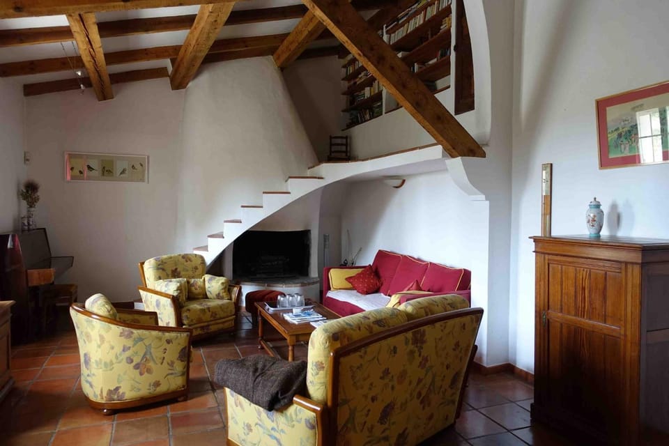 Library, Living room