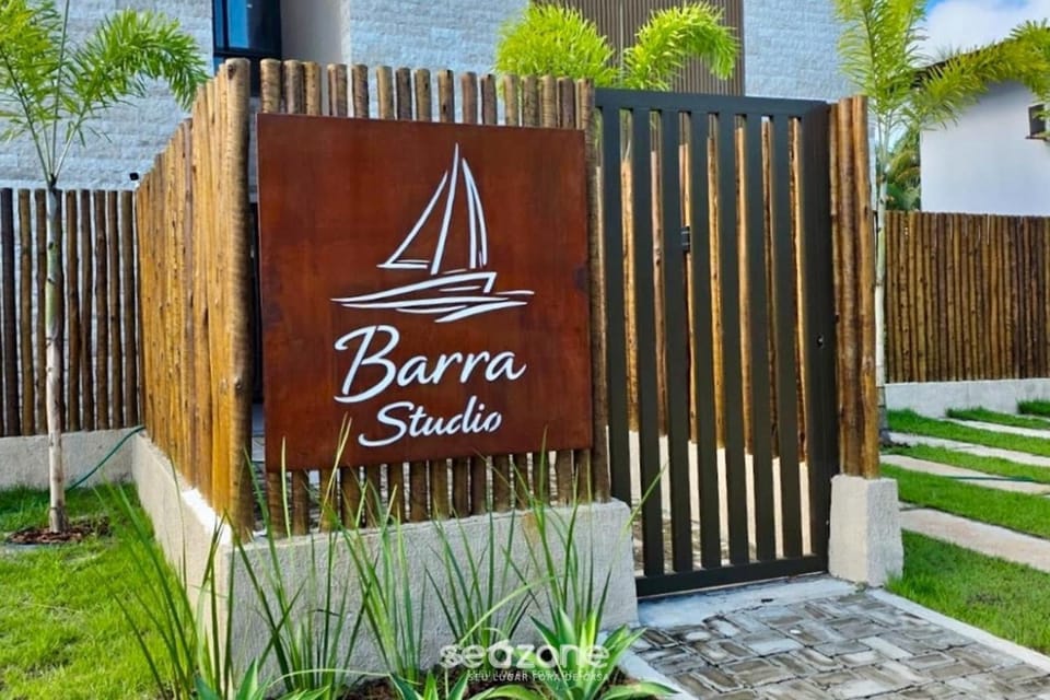 Facade/entrance, Off site