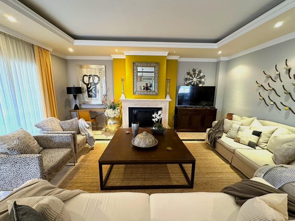 TV and multimedia, Living room, Seating area, fireplace