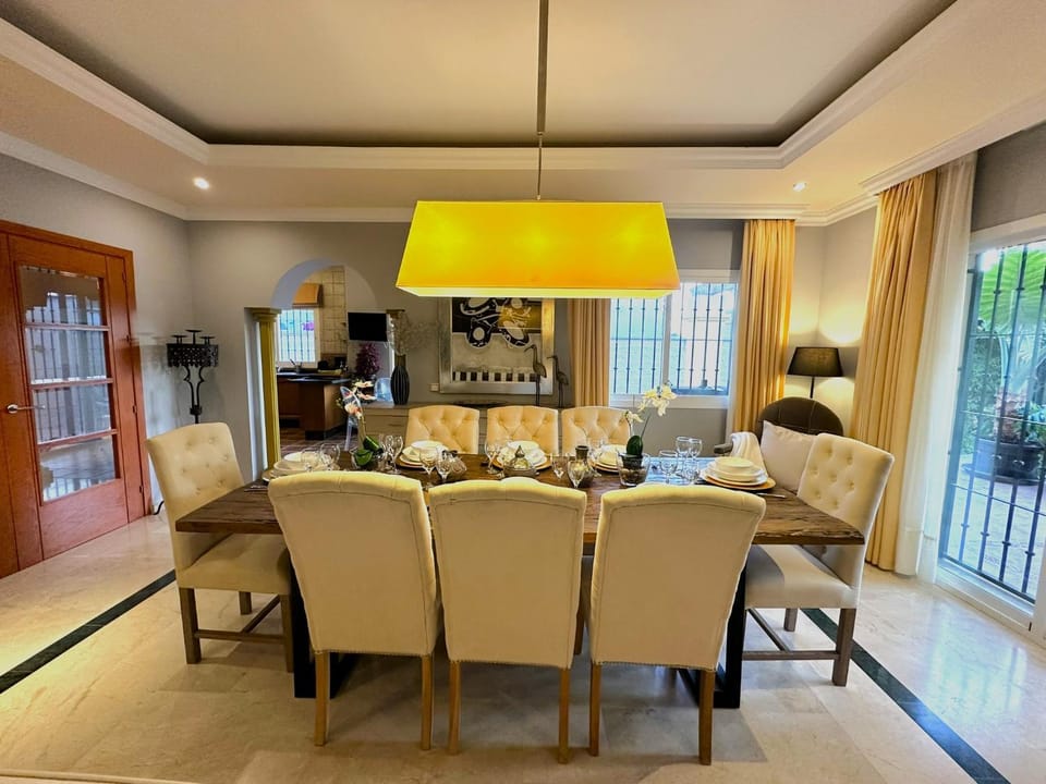 Living room, Seating area, Dining area