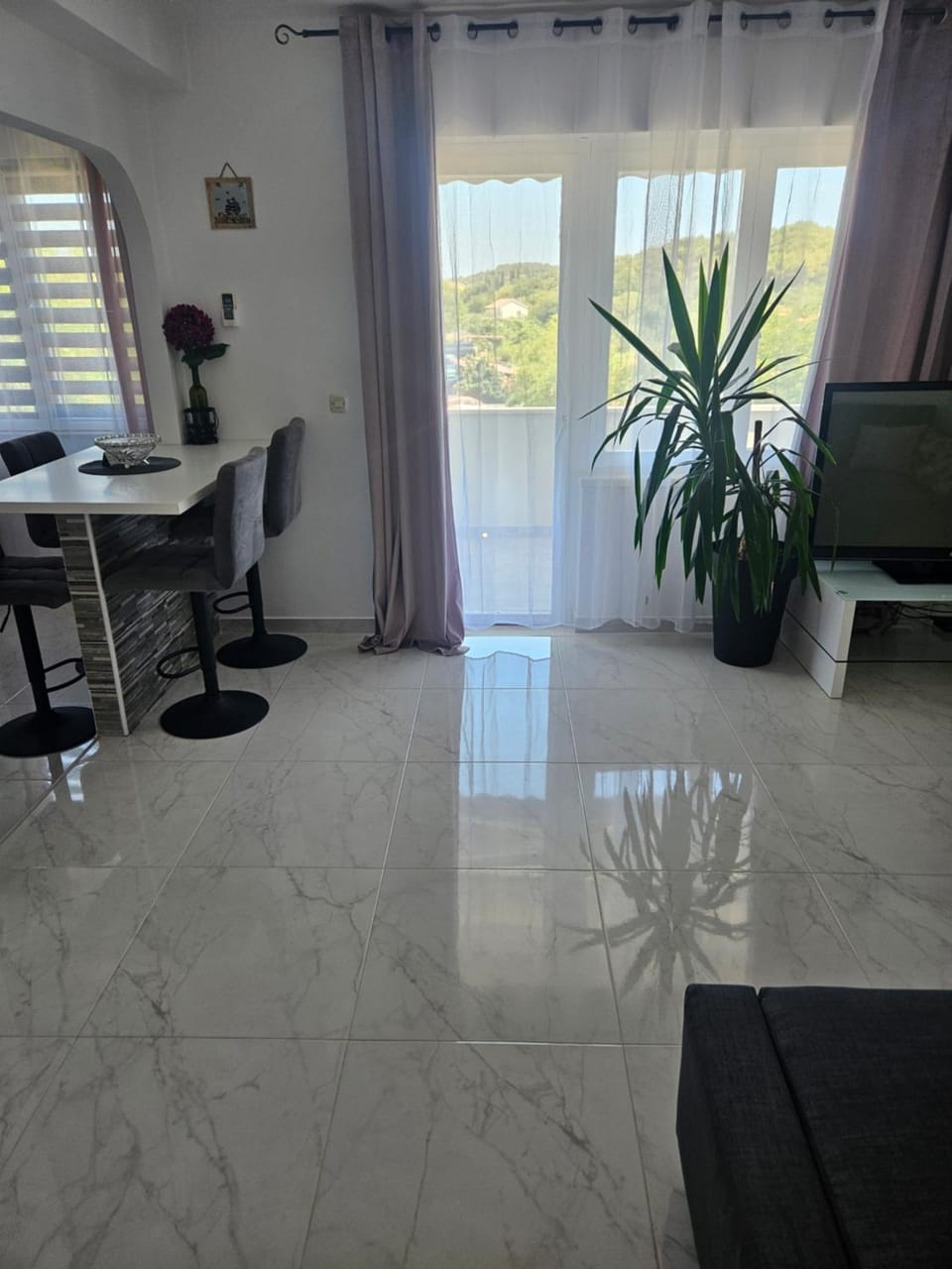 TV and multimedia, Dining area