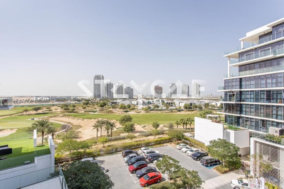 Staycae - Golf Veduta Luxury Studio Apartment in Dubai