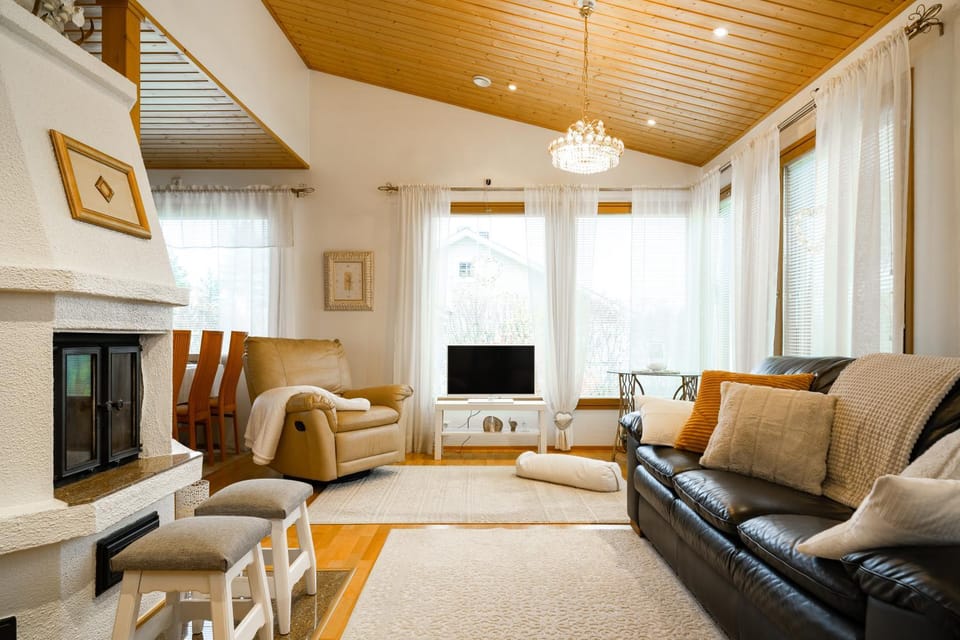 TV and multimedia, Living room, Seating area