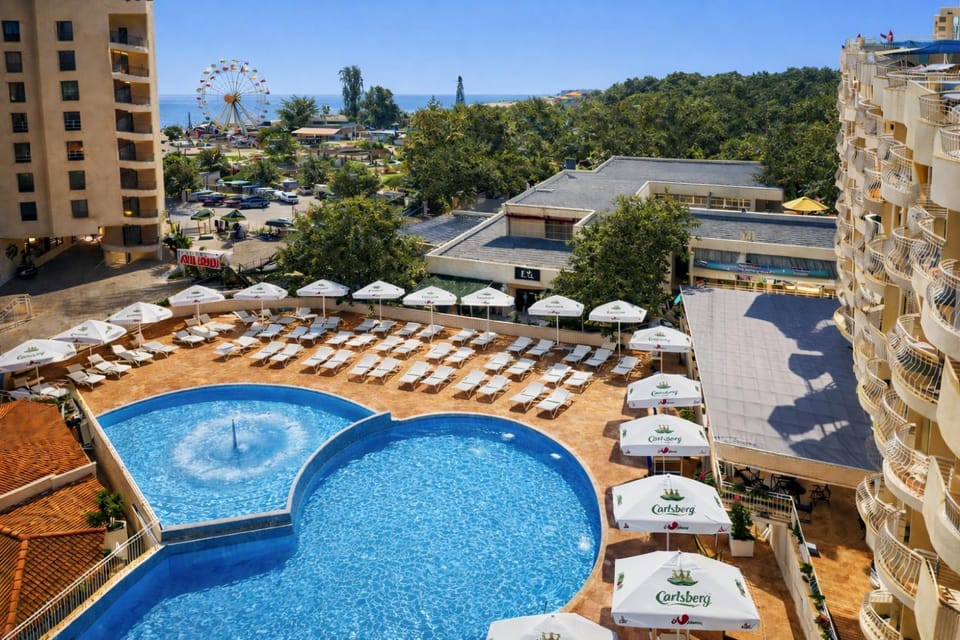 Property building, Pool view, Swimming pool, sunbed