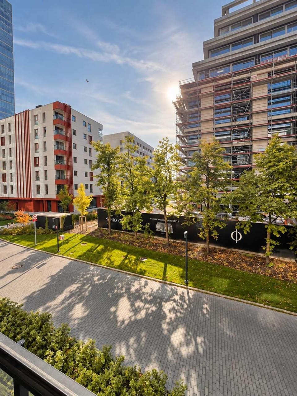 Property building, Spring, Day, Neighbourhood, Natural landscape, Garden, City view, Garden view, Street view, Location