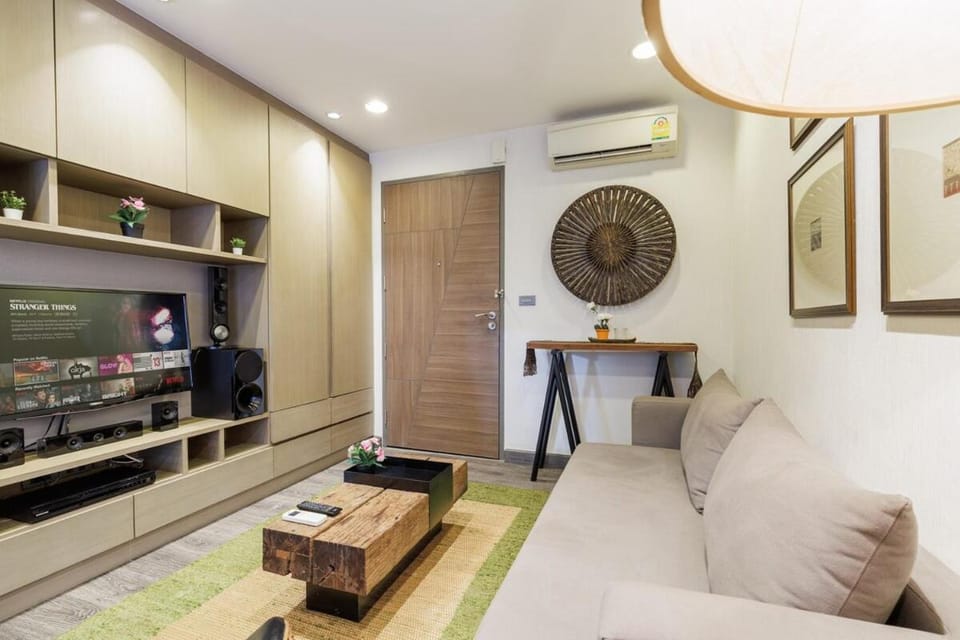 Living room, Seating area, air conditioner