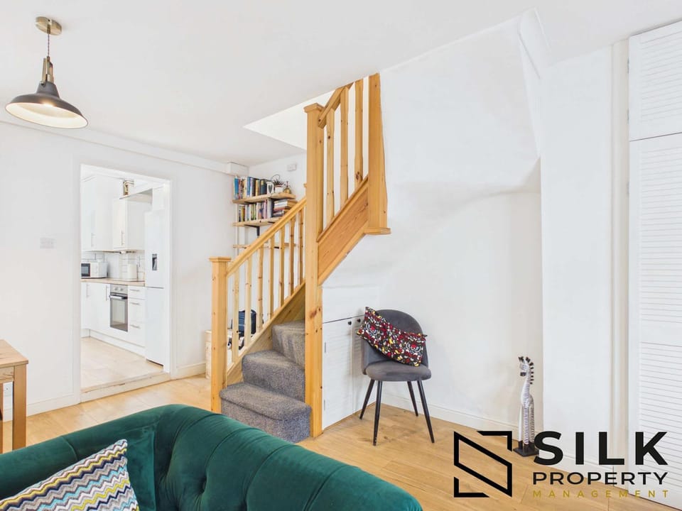 Modern 2 Bed Home Central Portsmouth & Southsea House in Portsmouth