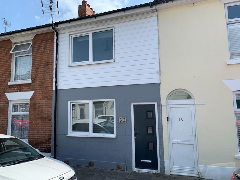 Modern 2 Bed Home Central Portsmouth & Southsea House in Portsmouth