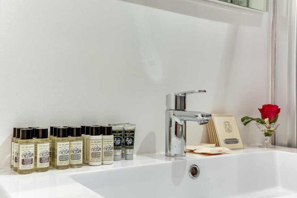 Bathroom, Decorative detail