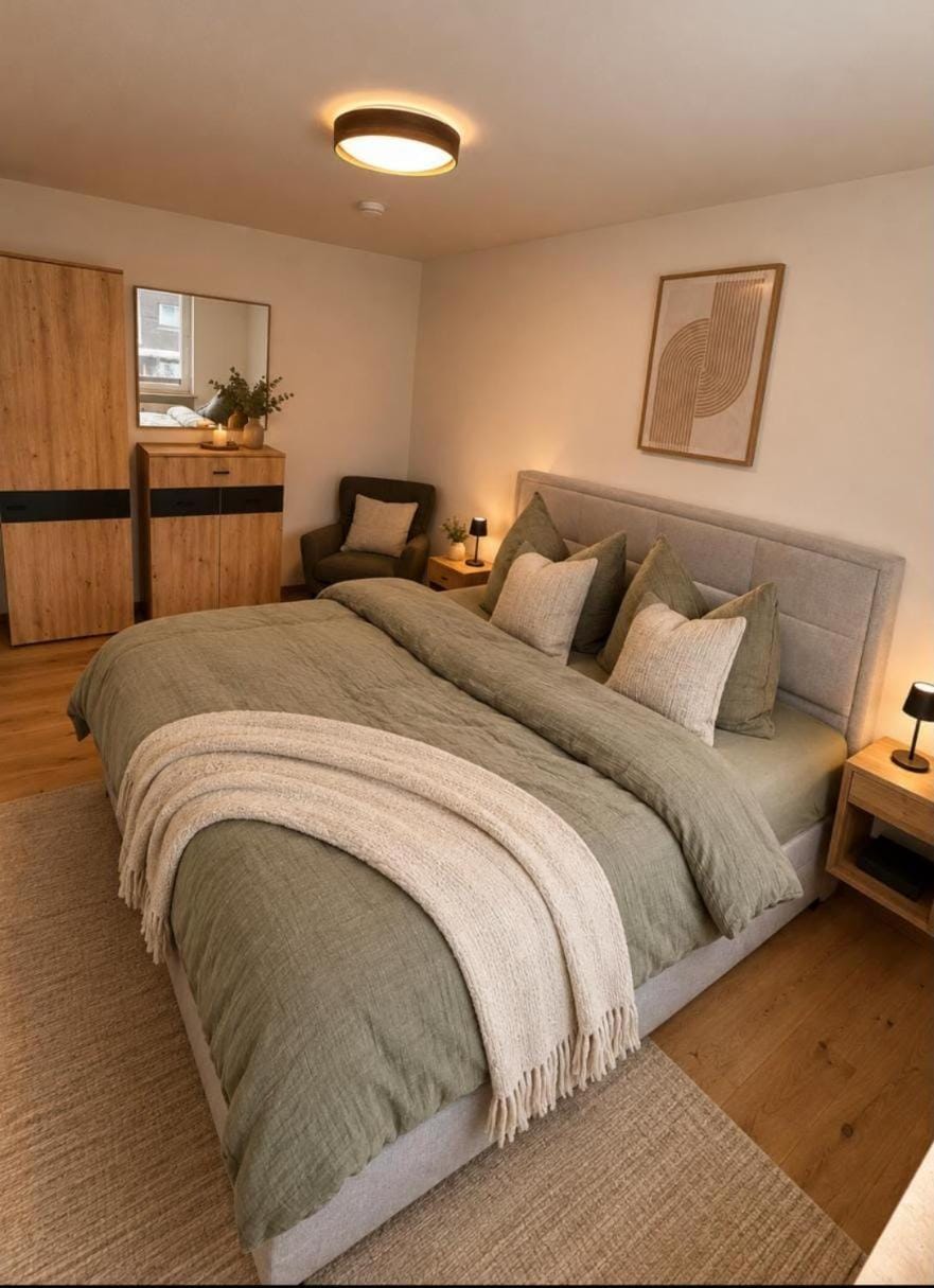 Photo of the whole room, Bedroom