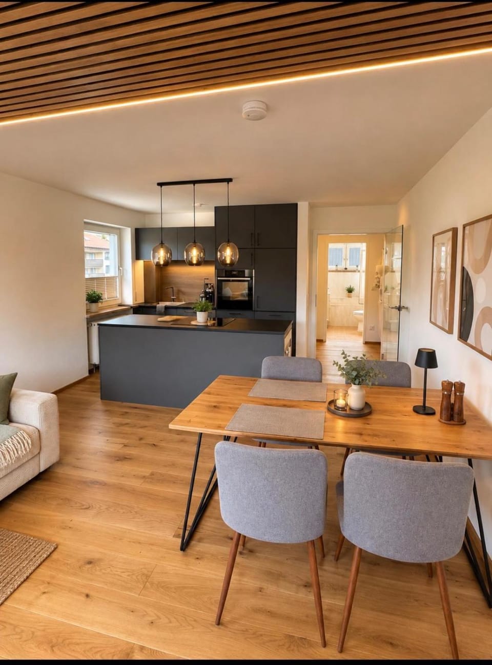 Kitchen or kitchenette, Living room, Seating area, Dining area, minibar, stove