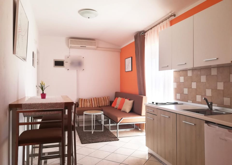 Kitchen or kitchenette, Living room, Dining area