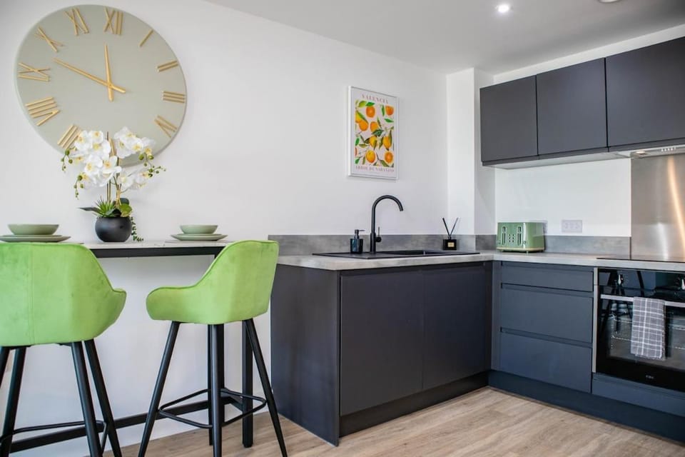 Liverpool City Stay Near Anfield Stadium with Free Private Parking Apartment in Liverpool