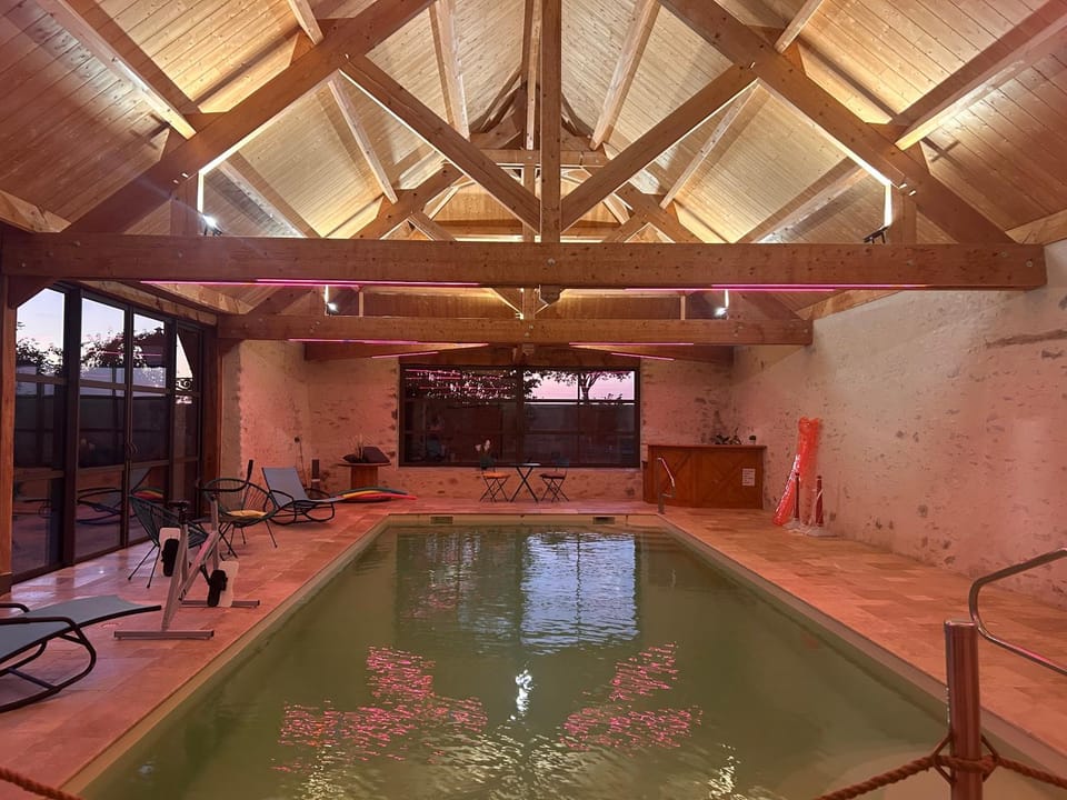 MAISON DE VACANCES AVEC PISCINE INTERIEURE - Le Grand Champagne House in Normandy