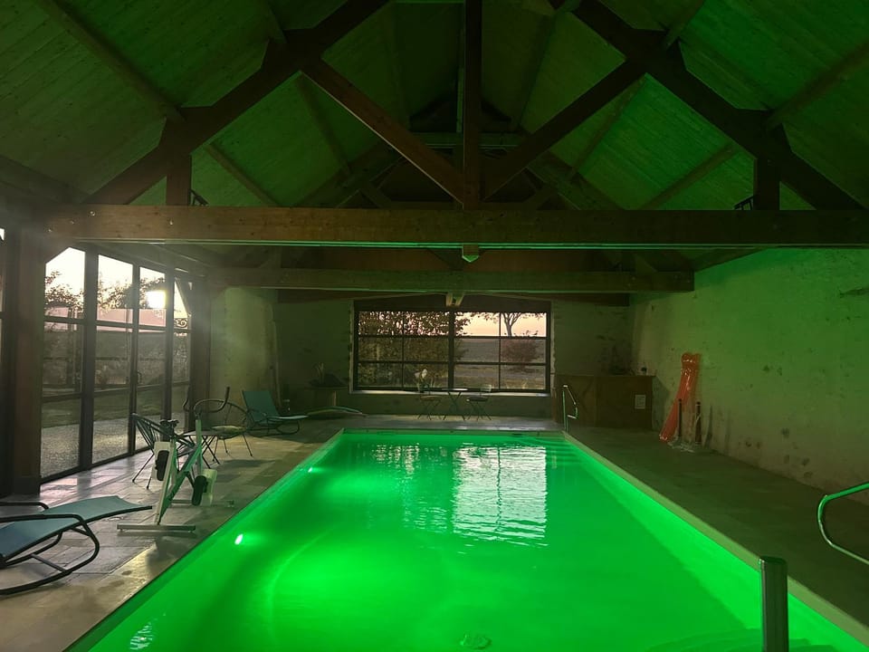 MAISON DE VACANCES AVEC PISCINE INTERIEURE - Le Grand Champagne House in Normandy