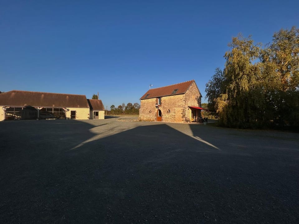 GITE 6 pers PISCINE PRIVEE CHAUFFEE 29C TOUTE L ANNEE House in Pays de la Loire