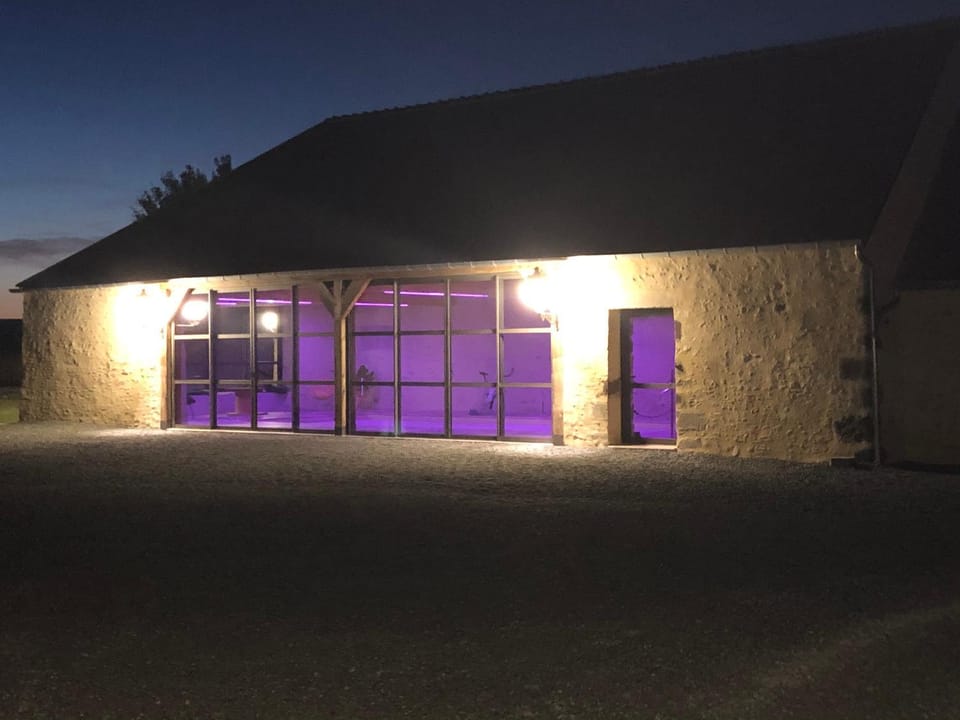 GITE 6 pers PISCINE PRIVEE CHAUFFEE 29C TOUTE L ANNEE House in Pays de la Loire
