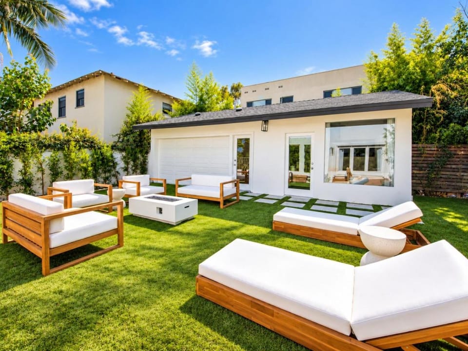 Serene 6BR WeHo Villa with Jacuzzi House in West Hollywood