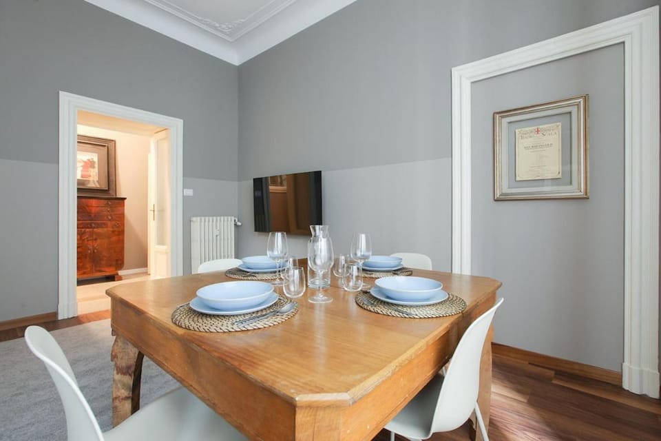 HACCA Collection - Central Milan Elegant Period 2BR 2 Baths Apartment in Milan