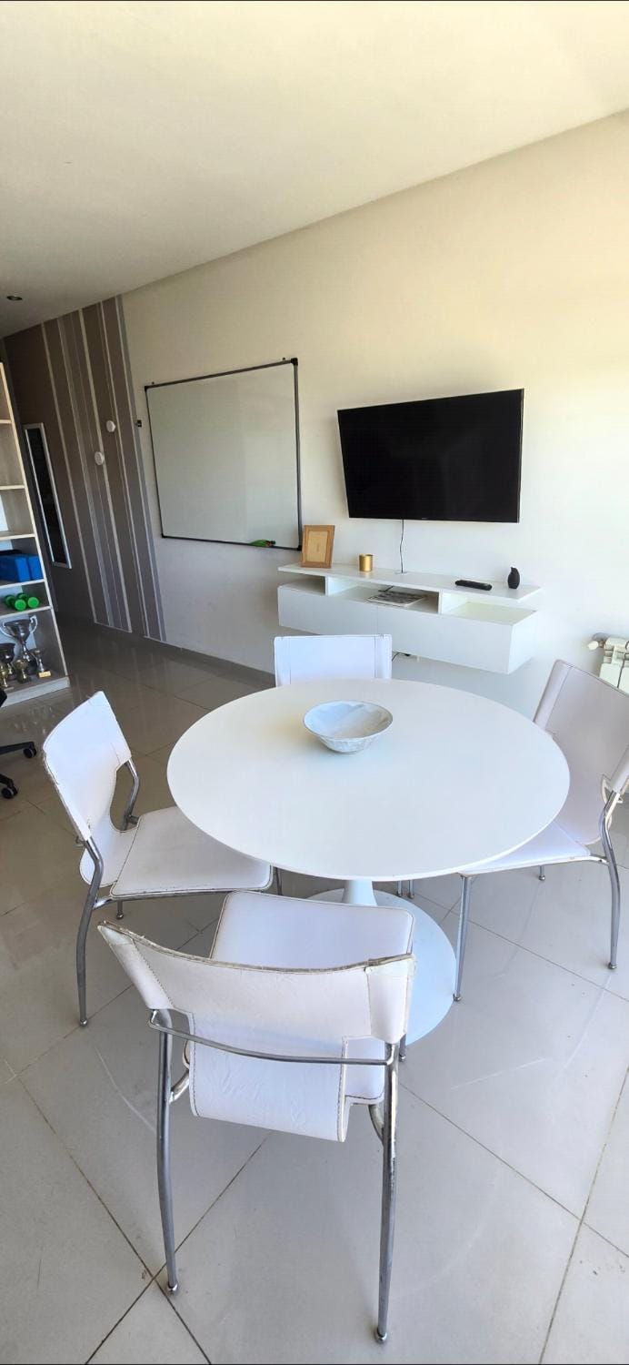 TV and multimedia, Living room, Seating area, Dining area