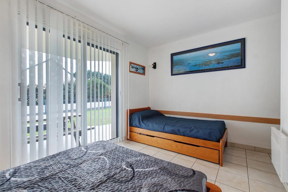 Property building, Living room, Bedroom