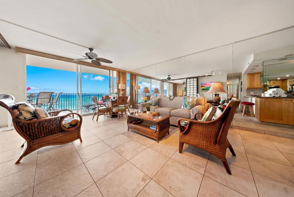Luxury Oceanfront Maui Hololani B504 Condo with Pool Access - Downtown Resort Access House in Kahana