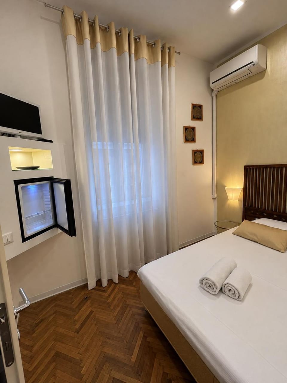 Bed, TV and multimedia, towels, air conditioner