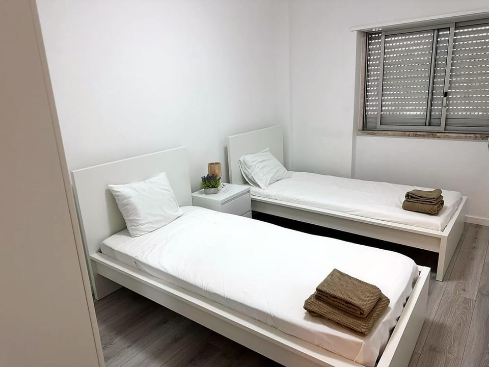 Bedroom, towels
