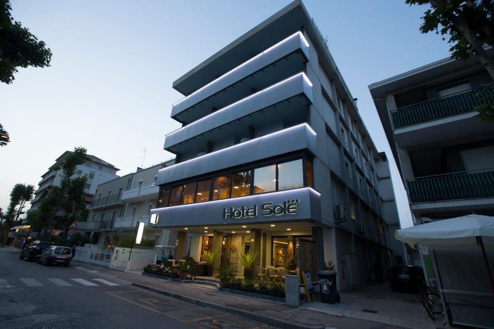 Property building, Facade/entrance, Property logo or sign, Neighbourhood, Street view, Location
