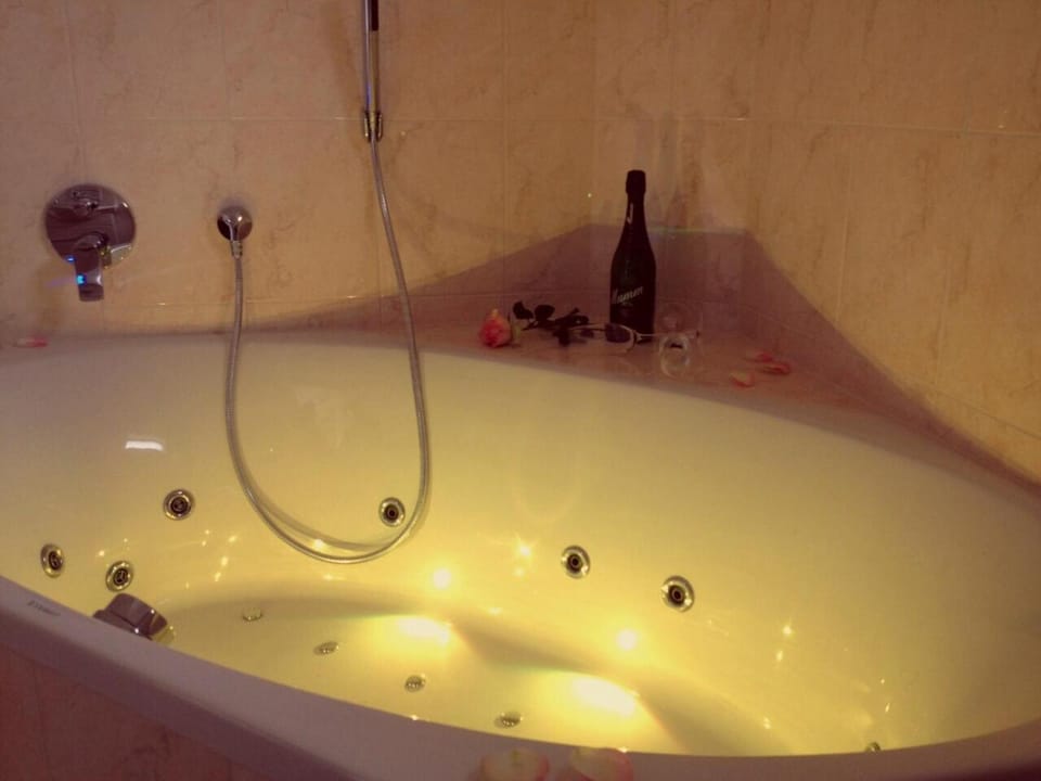 Activities, Hot Tub, Bathroom