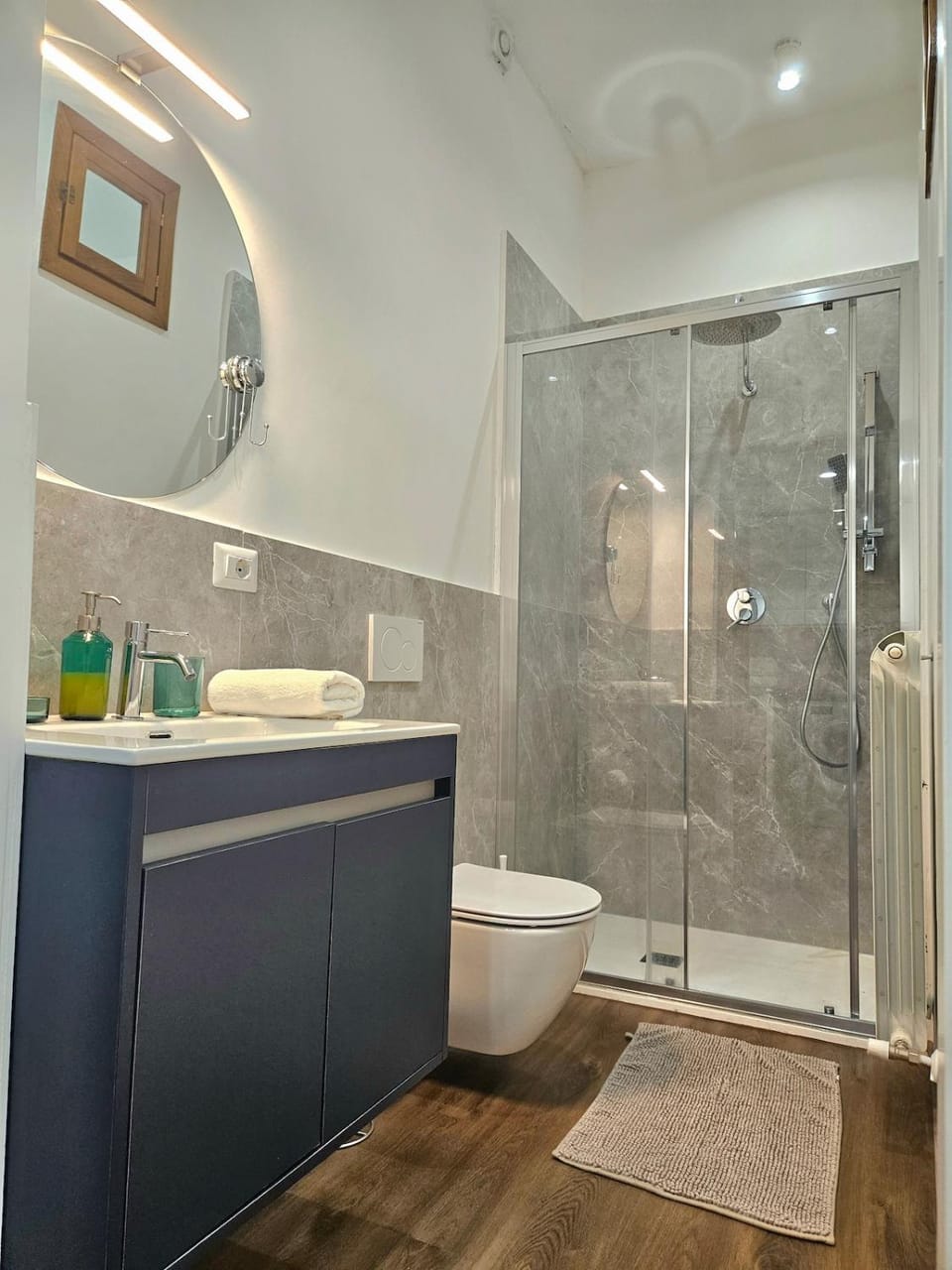 Shower, Bathroom, towels